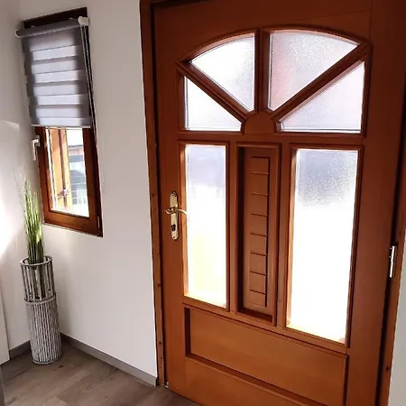 Grete, An Der Weinstrasse Эренхаузен