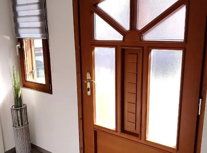 Grete, An Der Weinstrasse إيهرينهاوزين